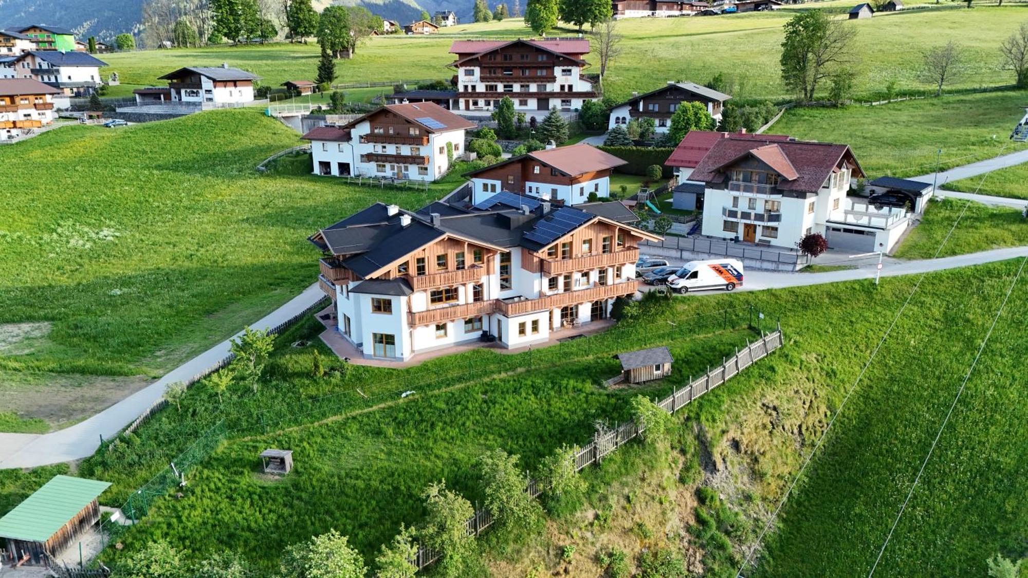 La Montana - Ski & Hiking Lodge Schladming Buitenkant foto